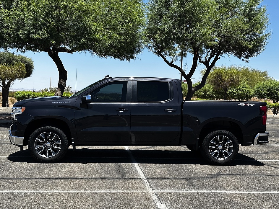 chevrolet silverado 1500 2023 1GCUDDE80PZ201513 image